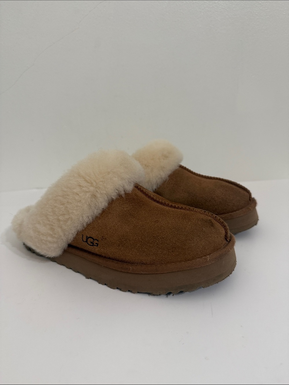 UGG Disquette Slippers Kids Chestnut Suede Sheepskin Size 3